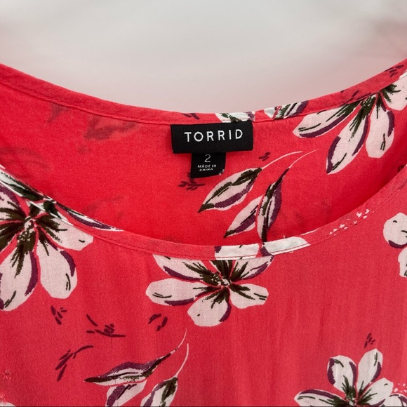 Torrid Size 2 2X Pink Floral Shirt Plus Short Sleeves Ruffled Split Back Rayon - Picture 4 of 10